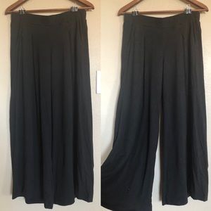 Uniqlo Black Cropped Pant